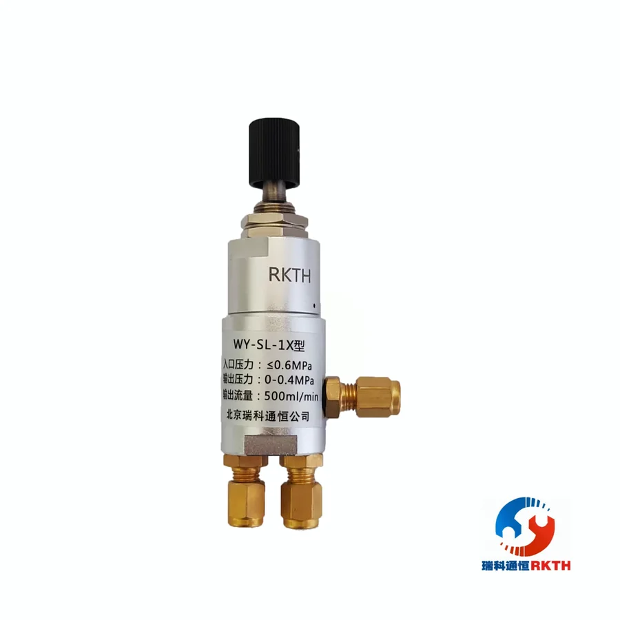 Compact dual-outlet pressure regulator