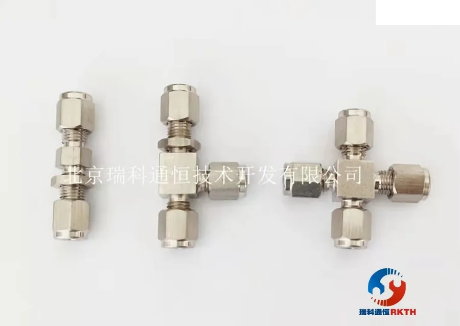 Bulkhead two-way reducing fitting